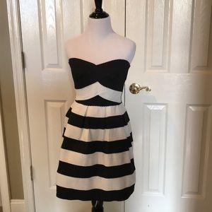 Strapless Junior dress in black and white stripe